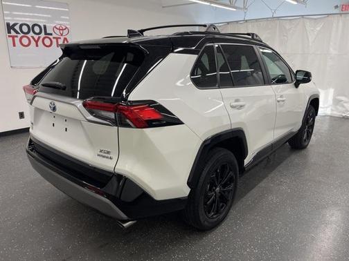 2022 Toyota RAV4 Hybrid SE