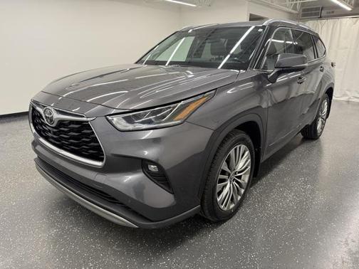 2022 Toyota Highlander Platinum
