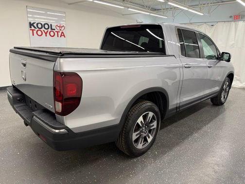 Lunar Silver Metallic 2017 Honda Ridgeline RTL