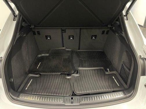 2022 Porsche Macan Base