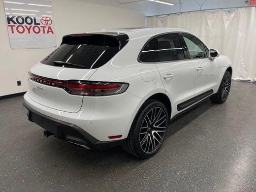 2022 Porsche Macan Base