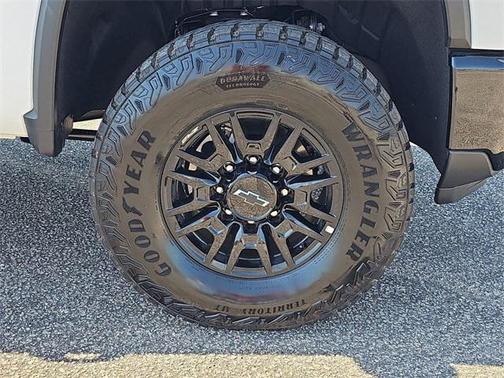 2025 Chevrolet Silverado 2500 4WD Crew Cab Standard Bed ZR2