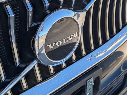 2020 Volvo XC90 T5 Momentum