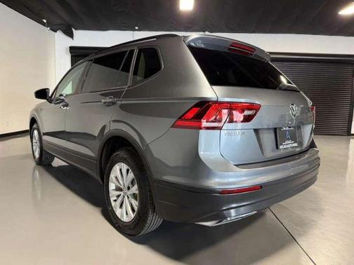 Platinum Gray Metallic 2018 Volkswagen Tiguan 2.0T S