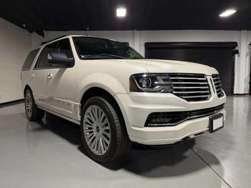 White 2017 Lincoln Navigator Select
