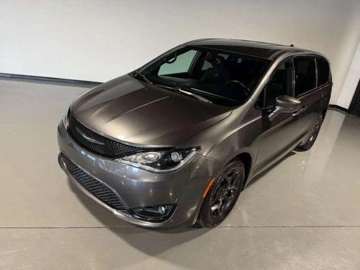 Gray 2018 Chrysler Pacifica Touring Plus