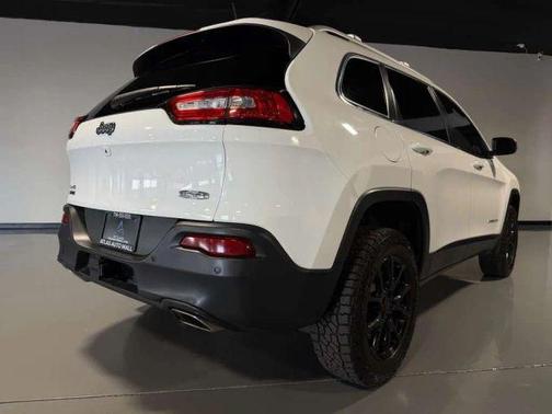 White 2016 Jeep Cherokee Latitude