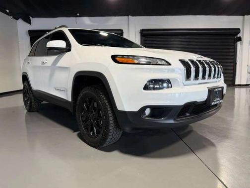 White 2016 Jeep Cherokee Latitude