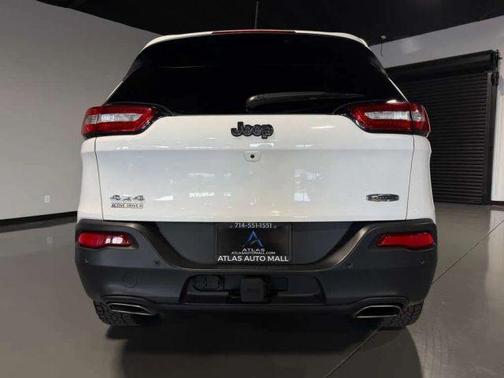 White 2016 Jeep Cherokee Latitude