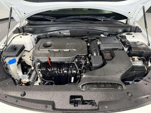 White 2018 Kia Optima EX