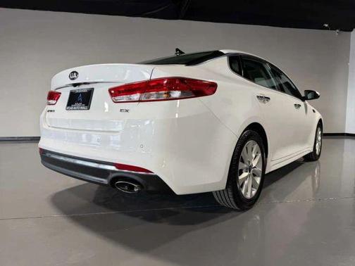 White 2018 Kia Optima EX