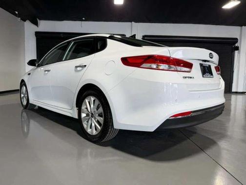 White 2018 Kia Optima EX