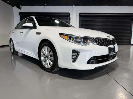 White 2018 Kia Optima EX