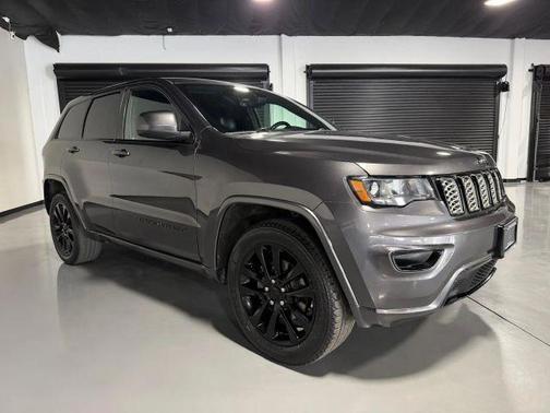 Gray 2018 Jeep Grand Cherokee Altitude