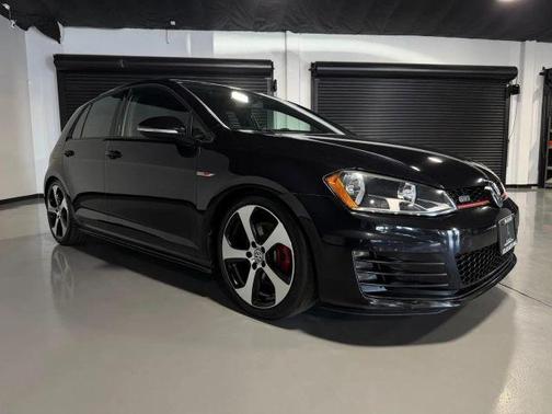 Deep Black Pearl Effect 2017 Volkswagen Golf GTI S 4-Door