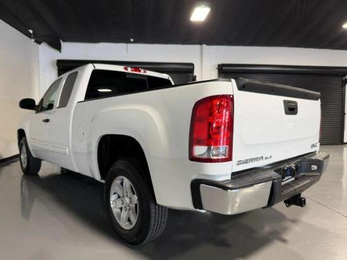 White 2013 GMC Sierra 1500 SLE