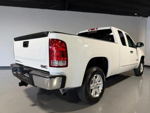 White 2013 GMC Sierra 1500 SLE