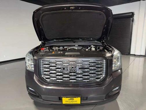 Gray 2018 GMC Yukon Denali