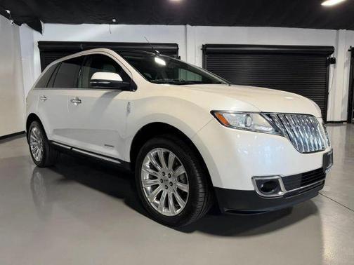 White 2014 Lincoln MKX Base