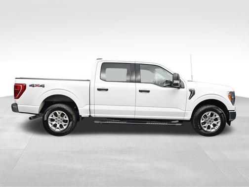 Oxford White 2022 Ford F-150 XLT
