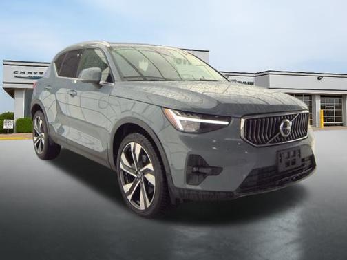Thunder Grey Metallic 2023 Volvo XC40 B5 Plus Bright Theme