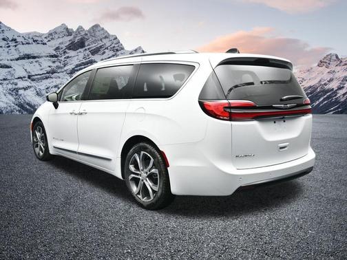 Bright White Clearcoat 2026 Chrysler Pacifica L