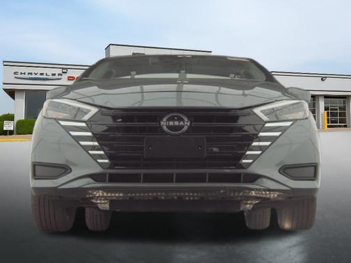 Gun Metallic 2025 Nissan Versa 1.6 SV