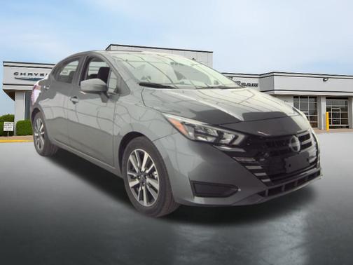 Gun Metallic 2025 Nissan Versa 1.6 SV