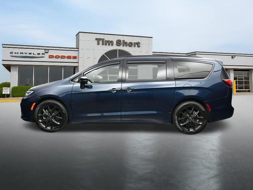 Fathom Blue Pearlcoat 2025 Chrysler Pacifica Limited