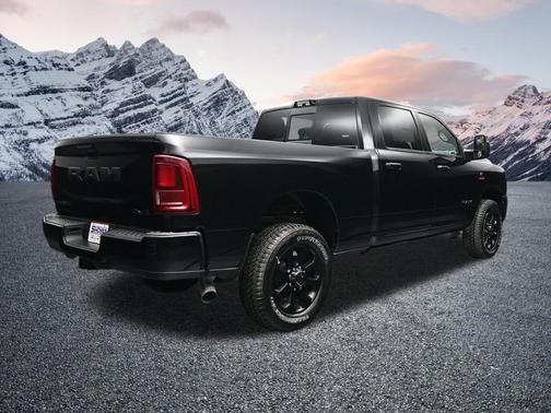 Diamond Black Crystal Pearlcoat 2026 RAM 2500 Laramie Crew Cab 4x4 6'4' Box