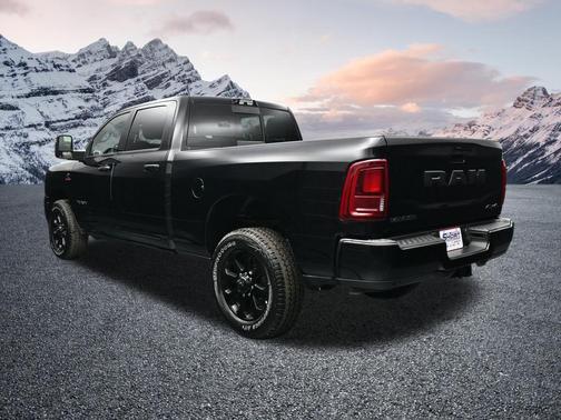 Diamond Black Crystal Pearlcoat 2026 RAM 2500 Laramie Crew Cab 4x4 6'4' Box