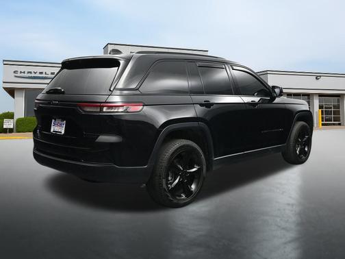 Diamond Black Crystal Pearlcoat 2025 Jeep Grand Cherokee Limited
