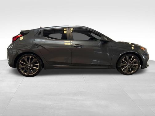 2020 Hyundai Veloster 2