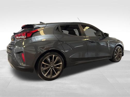 2020 Hyundai Veloster 2