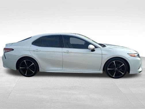 Wind Chill Pearl 2019 Toyota Camry XSE