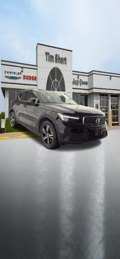 2025 Volvo XC40 B5 Core Bright Theme