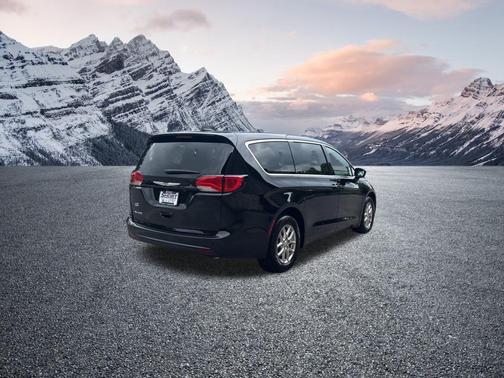 2025 Chrysler Voyager LX