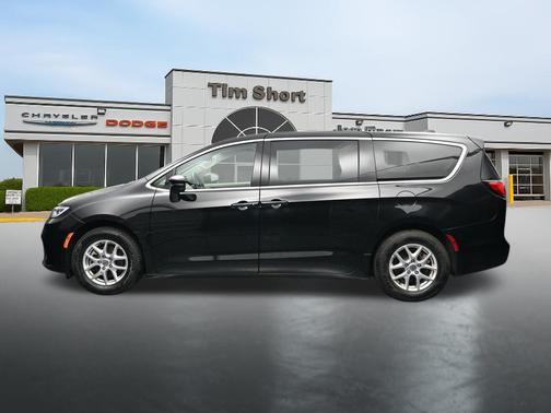 Diamond Black 2024 Chrysler Pacifica Touring L