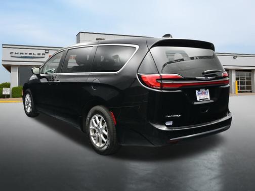 Diamond Black 2024 Chrysler Pacifica Touring L