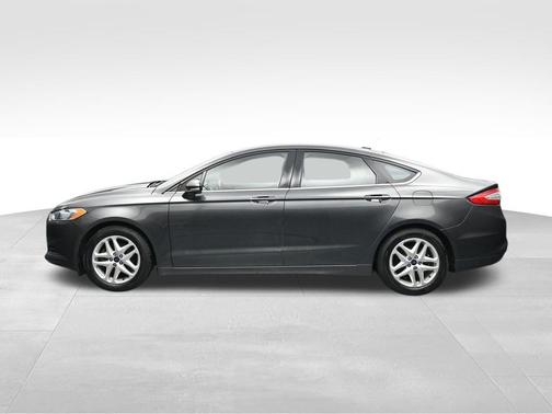 Ruby Red Metallic Tinted Clearcoat 2016 Ford Fusion SE