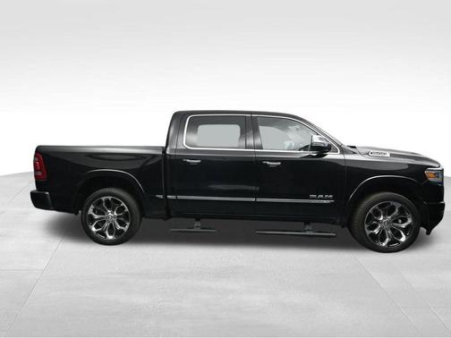 Diamond Black Crystal Pearlcoat 2020 RAM 1500 Limited