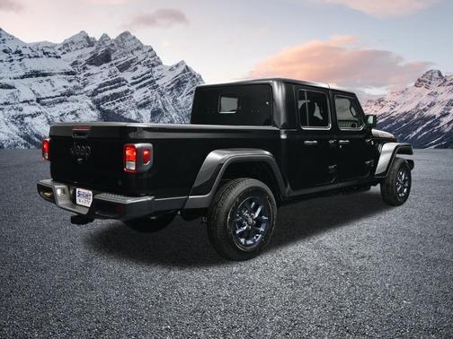 Black Clearcoat 2026 Jeep Gladiator 85th Anniversary Edition