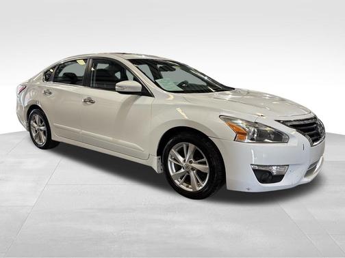 Glacier White 2015 Nissan Altima 2.5 SV