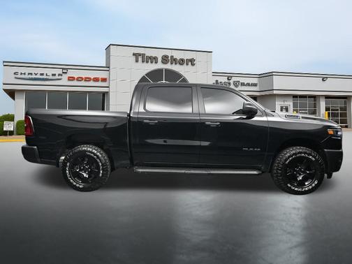 Diamond Black Crystal Pearlcoat 2026 RAM 1500 Warlock Crew Cab 4x4 5'7' Box