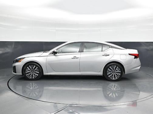 Brilliant Silver Metallic 2025 Nissan Altima 2.5 SV