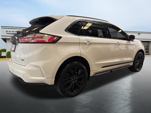 Oxford White 2022 Ford Edge SE
