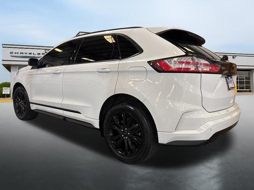 Oxford White 2022 Ford Edge SE