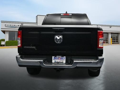 Diamond Black Crystal Pearlcoat 2023 RAM 1500 Big Horn/Lone Star