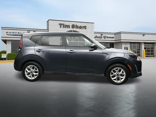 Gravity Gray 2023 Kia Soul LX