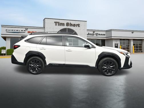Crystal White Pearl 2025 Subaru Outback Onyx Edition